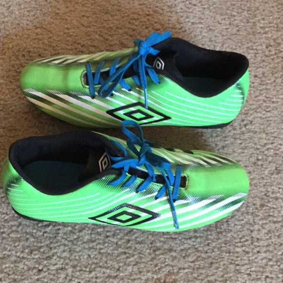 Umbro Boys Cleats - Picture 3 of 8